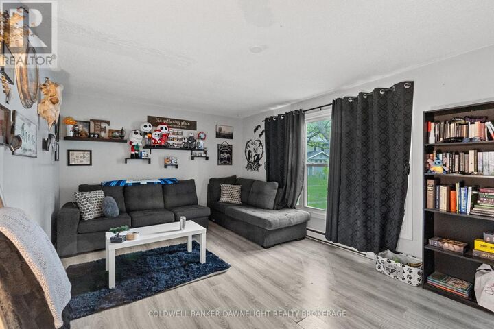 Property Photo:  31 St Charles Place 31  ON N0M 1L0 