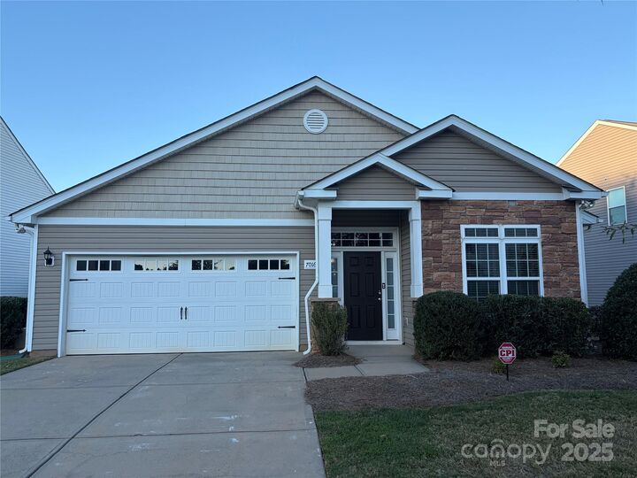 7016 Solares Drive  Charlotte NC 28215 photo