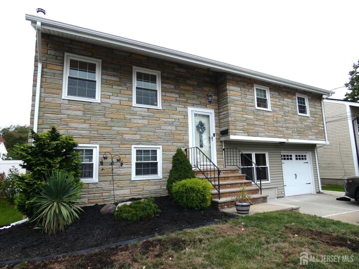 Property Photo:  178 N Grant Avenue N  NJ 07067 