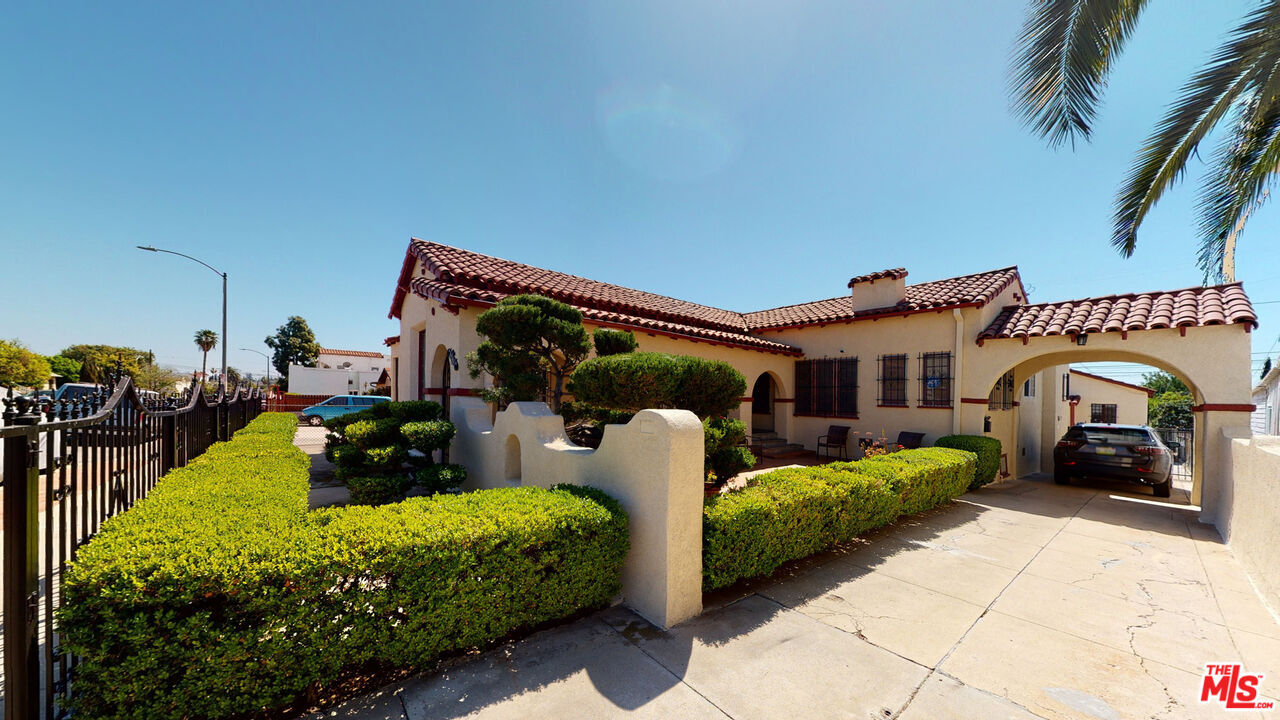 Property Photo:  2426 Fairmount St  CA 90033