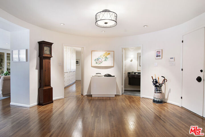 Property Photo:  634 N Sierra Dr  CA 90210 