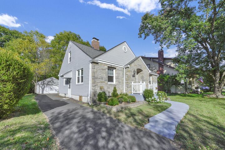 Property Photo: 128 Blenheim Road OH 43214