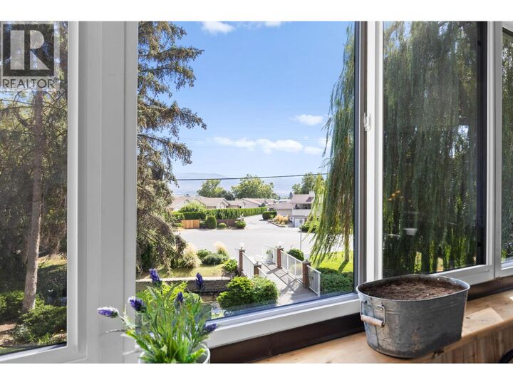 Property Photo: 1170 Brookside Avenue 101 BC V1Y 5T4
