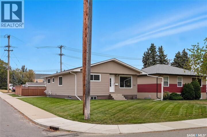 Property Photo: 1042 J Avenue N SK S7L 2L4