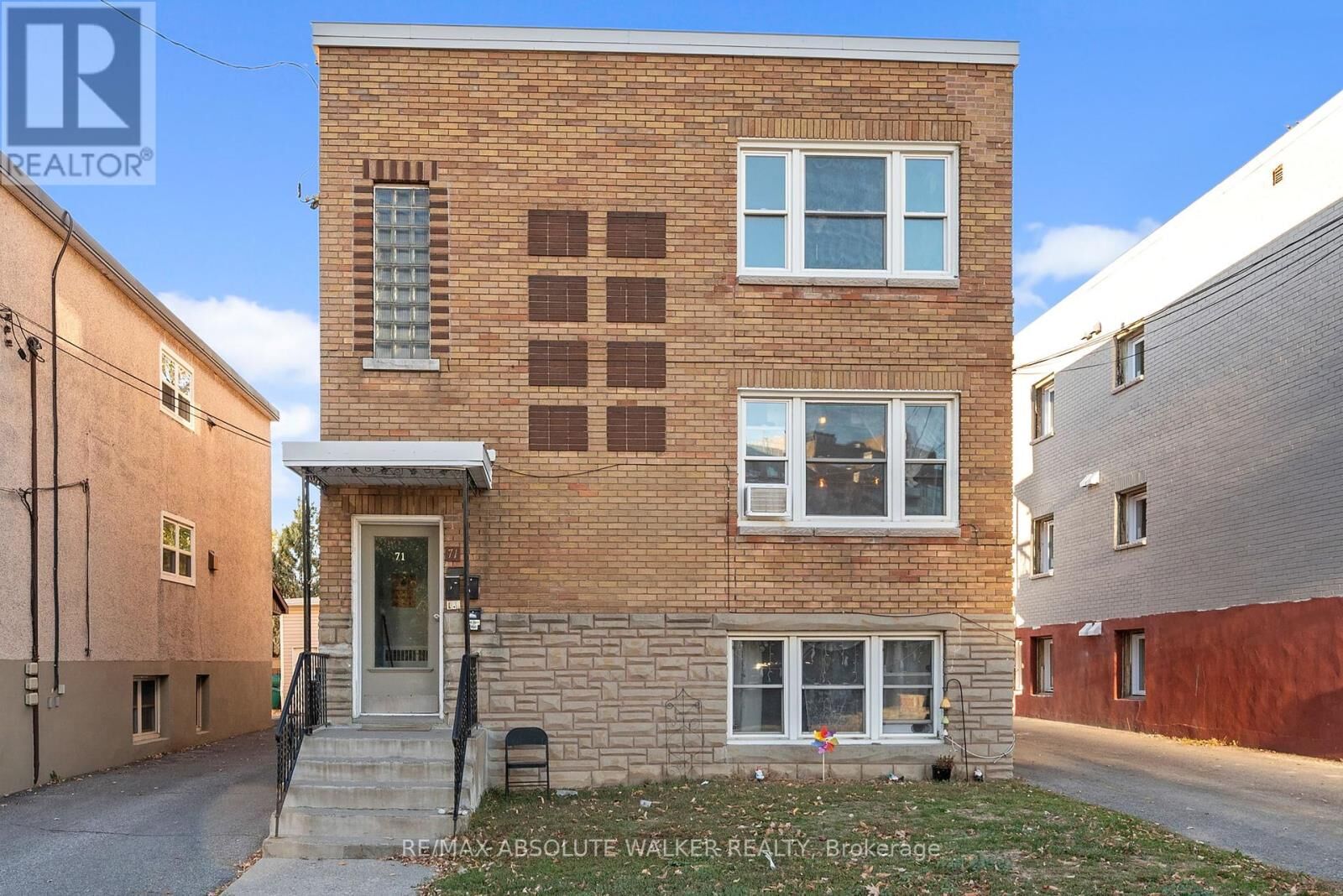 Property Photo: 71 Genest Street Unit 2 ON K1L 7Z1