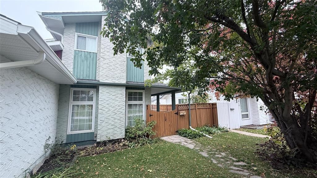 Property Photo: 1606 Rothesay Street MB R2G 2H4
