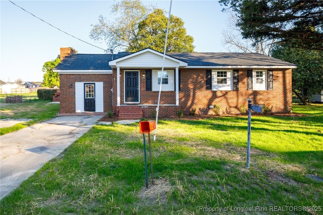 Property Photo: 605 McInnis Street NC 28372