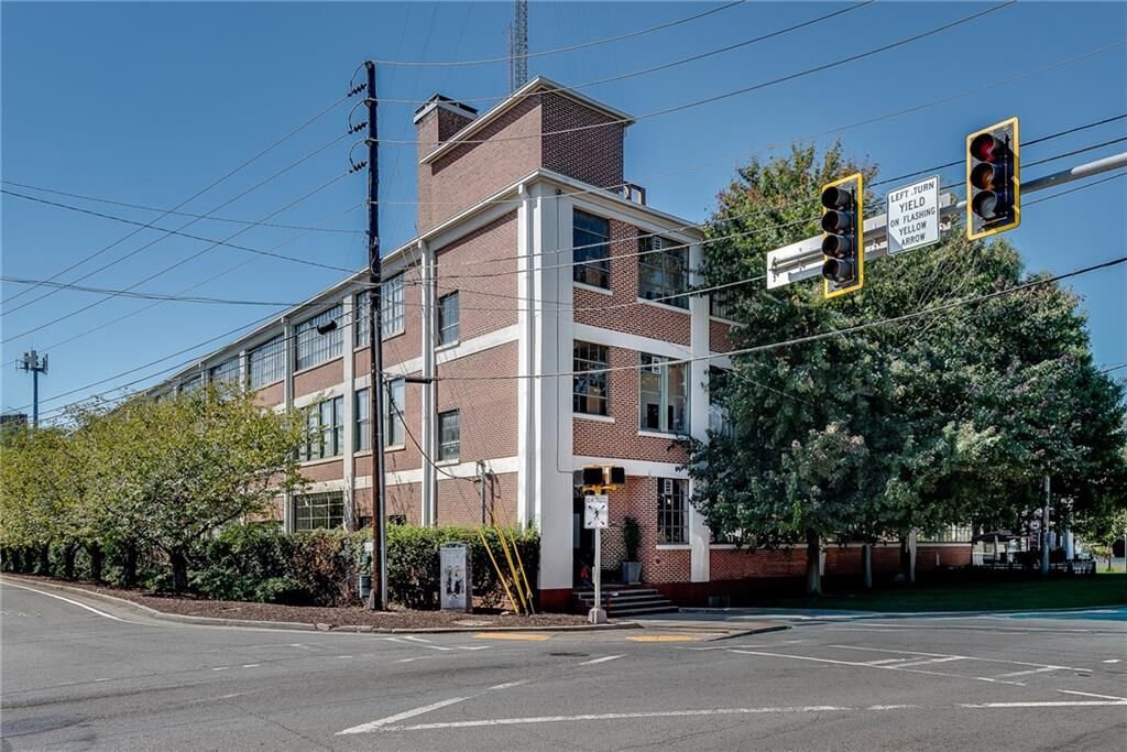Property Photo: 881 Memorial Drive SE 209 GA 30316