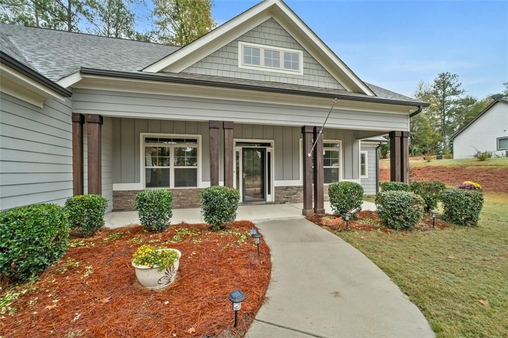 Property Photo:  350 Stonegate Court  GA 30157 