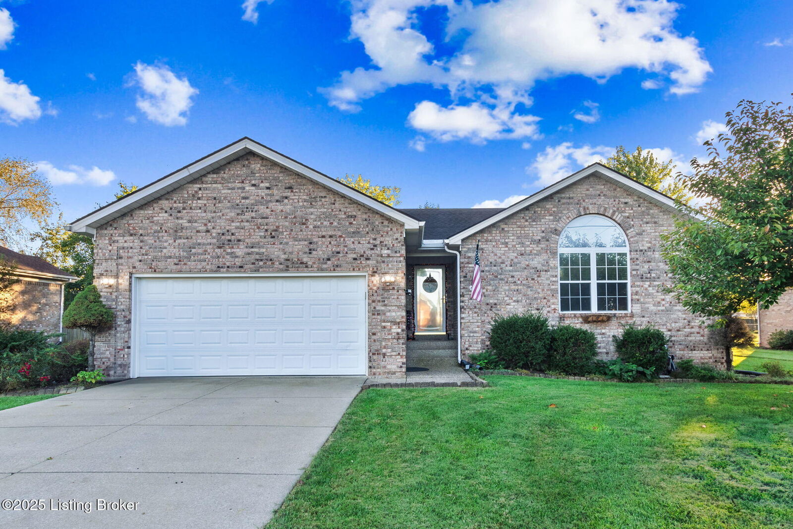 Property Photo:  272 Pierce Ave  KY 40047
