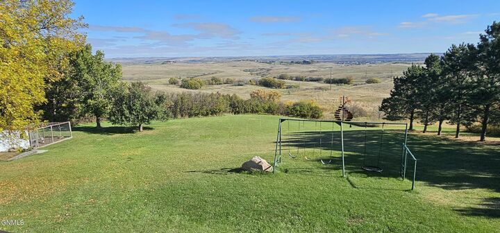 Property Photo: 4204 Old Red Trail NW ND 58554
