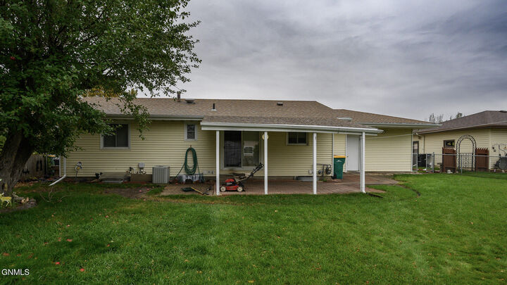 Property Photo: 402 Tulsa Drive ND 58504