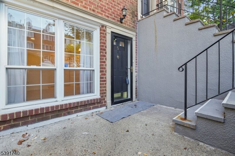 Property Photo: 5 Rider Ct NJ 07103