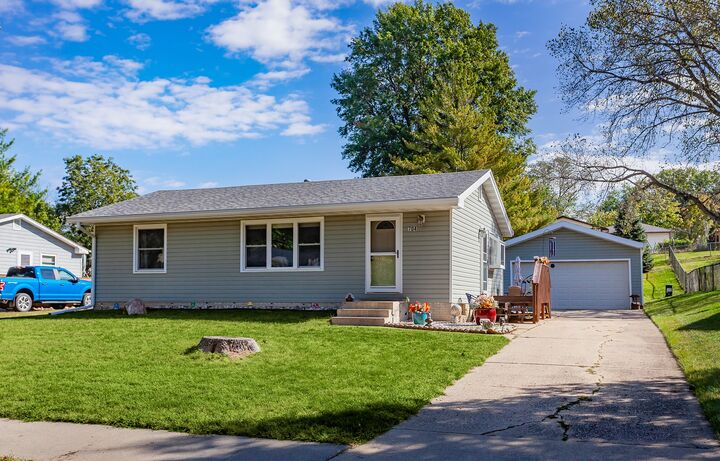 704 S Buxton Street  Indianola IA 50125 photo