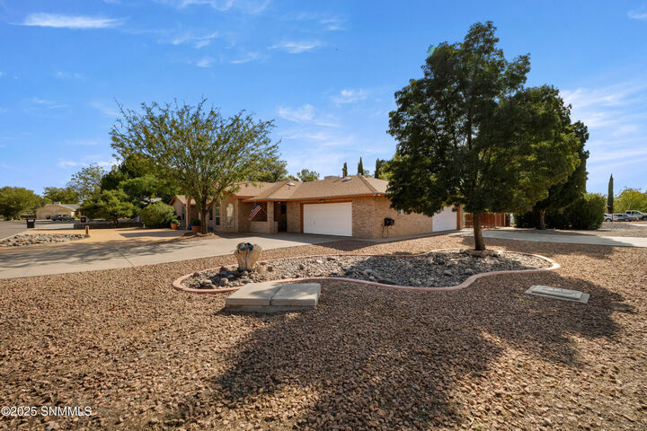 Property Photo:  924 Calle Contento  NM 88007 