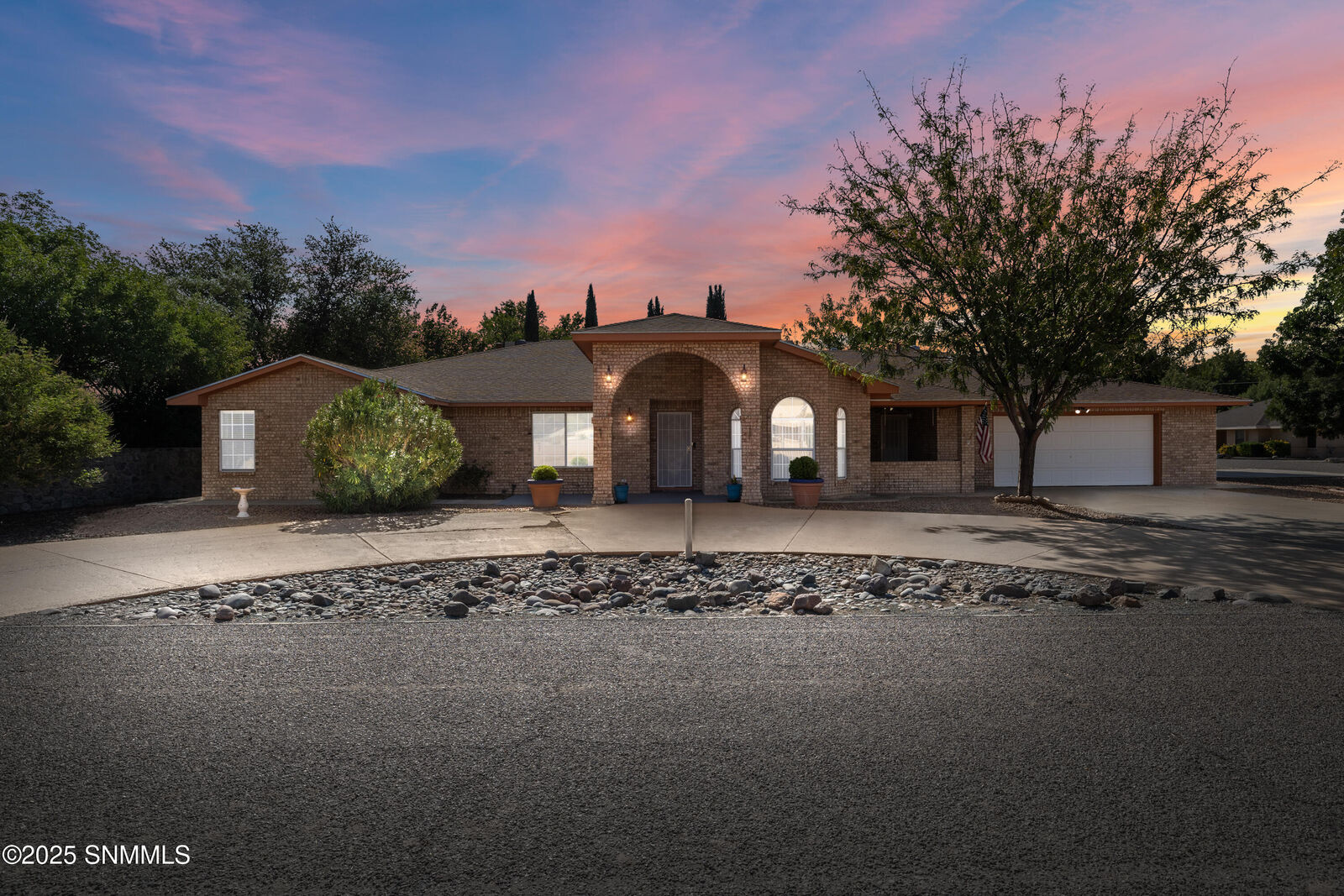 Property Photo:  924 Calle Contento  NM 88007 