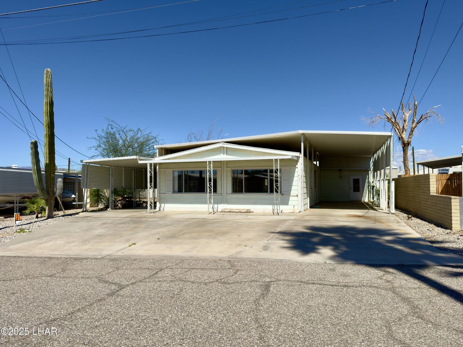 Property Photo: 412 N Misty Ln AZ 85344