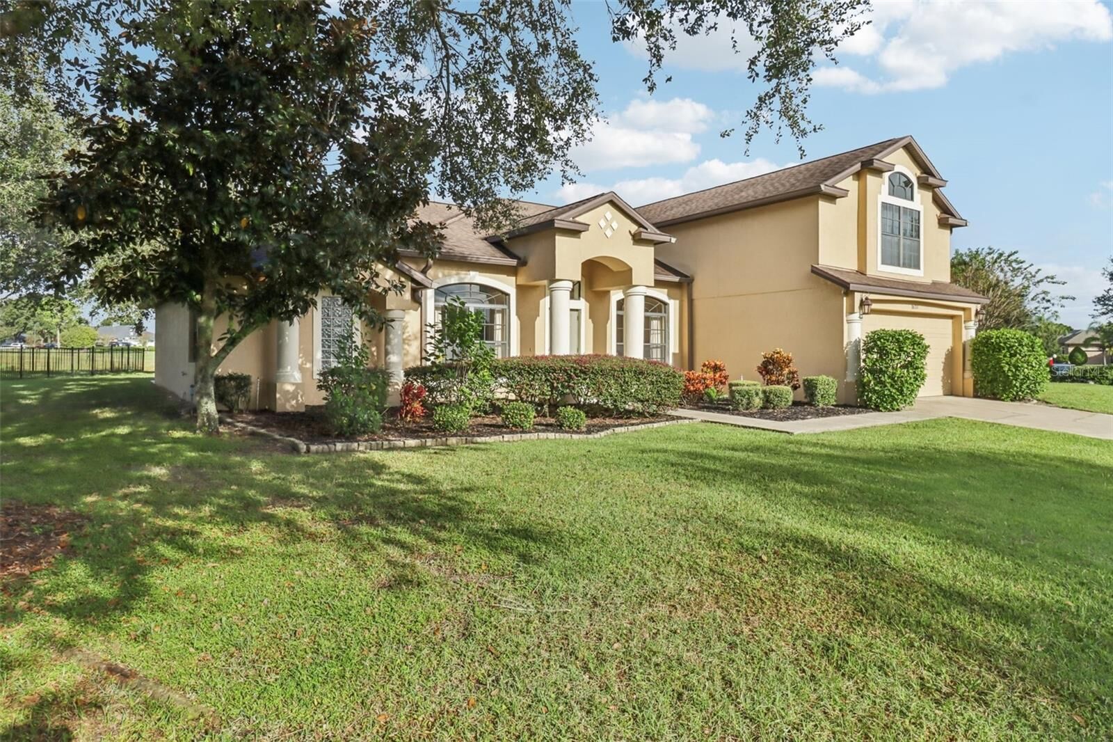 Property Photo:  36711 Alaqua Court  FL 32736 