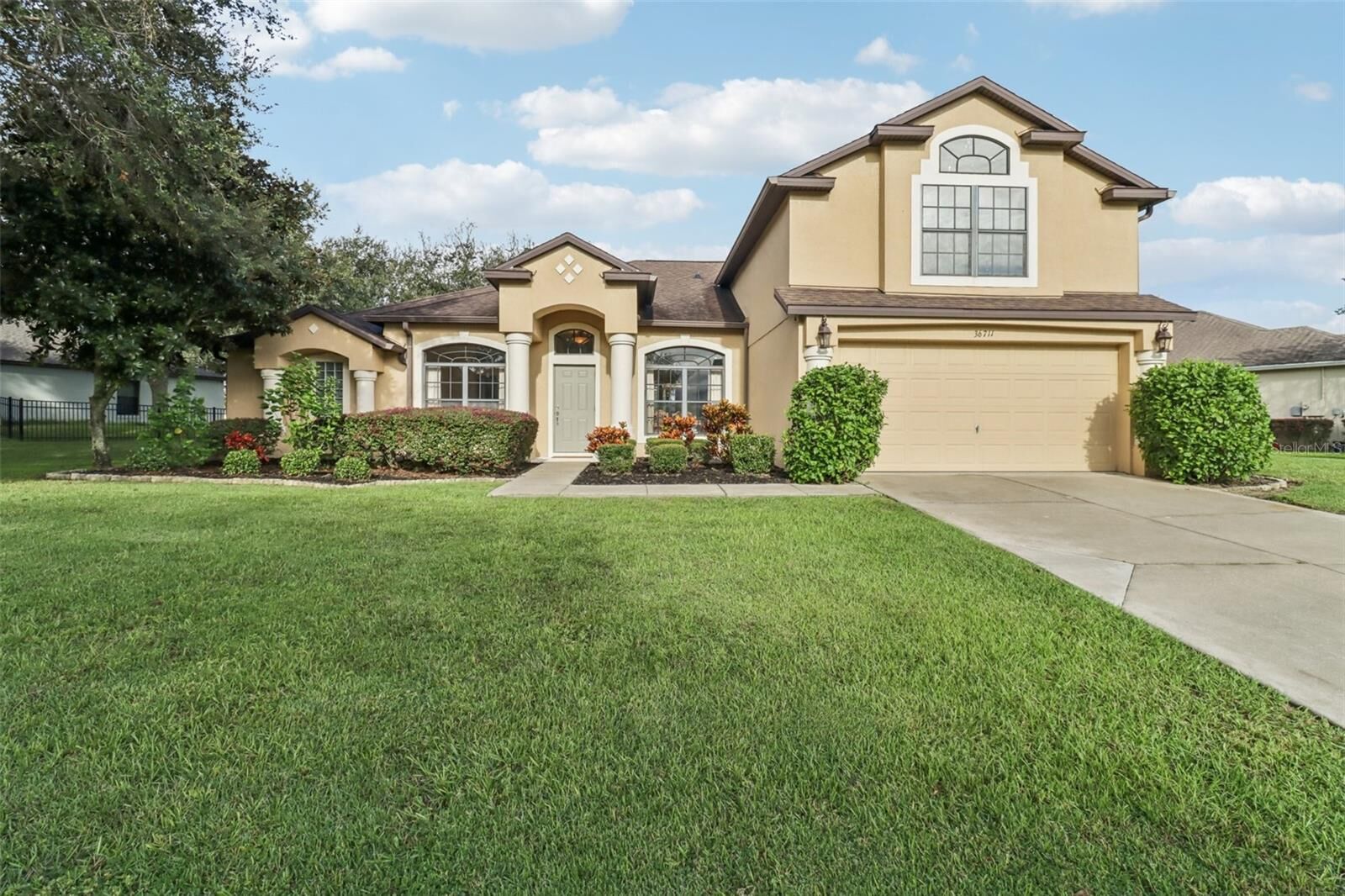 Property Photo:  36711 Alaqua Court  FL 32736 