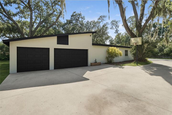 Property Photo: 2419 Yale Avenue FL 32771
