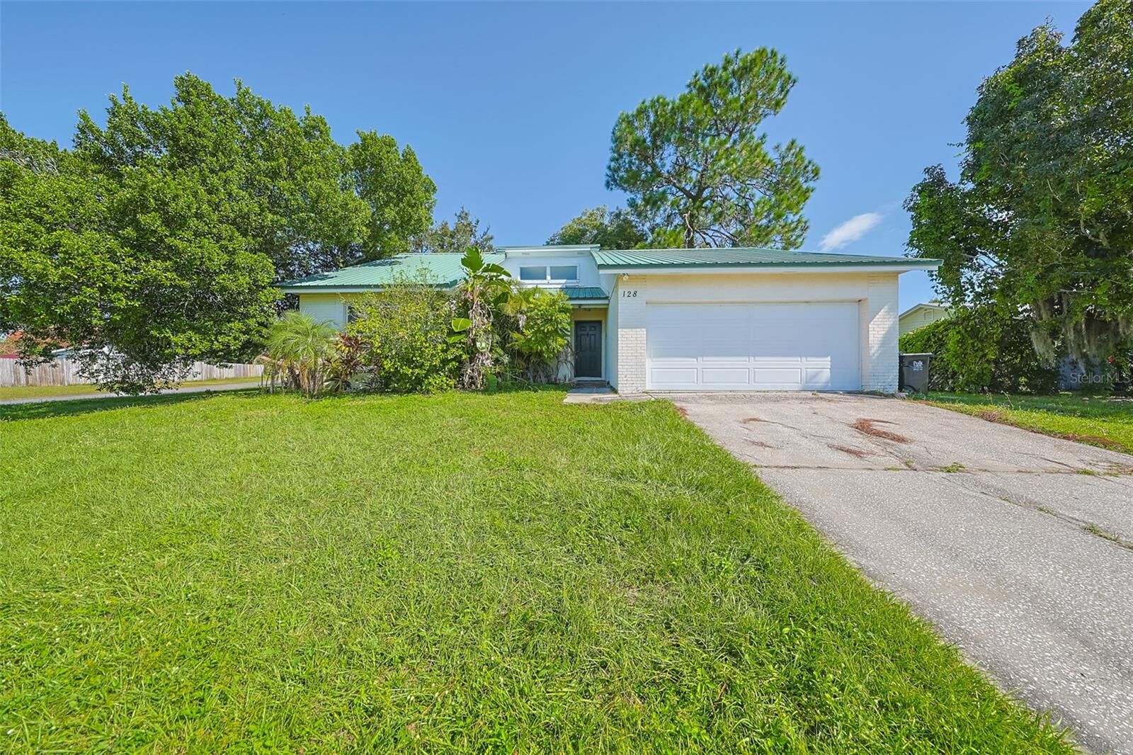Property Photo: 128 Lake Thomas Drive FL 33880
