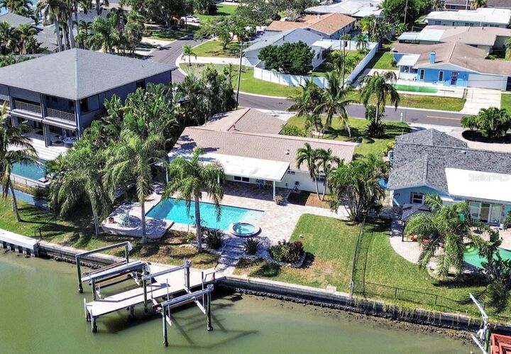 11876 Walker Avenue  Seminole FL 33772 photo