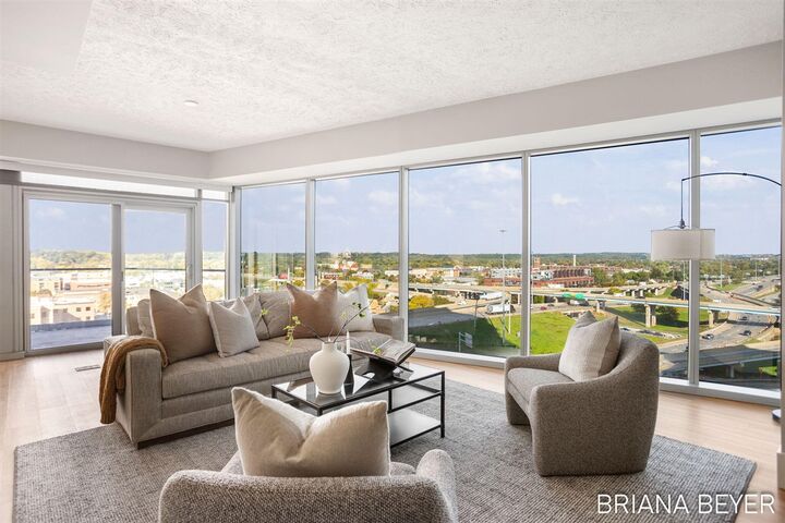 Property Photo: 335 Bridge Street NW 907 MI 49504