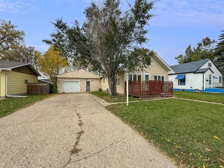 Property Photo: 1422 2nd St. SE ND 58701