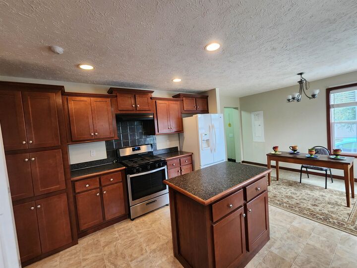 Property Photo: 420 16th St NW ND 58703