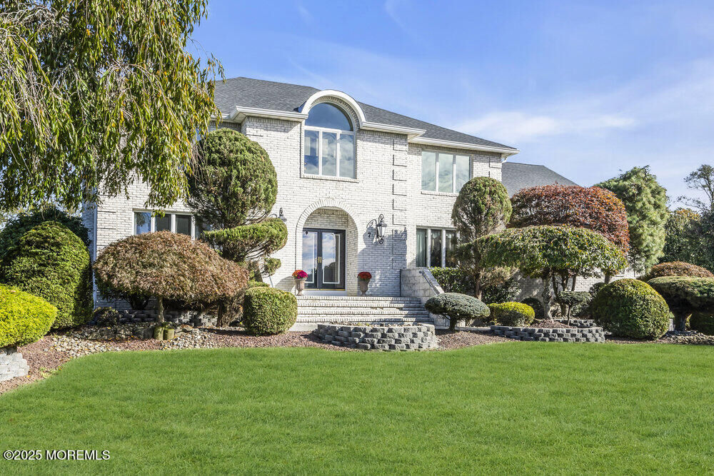 Property Photo:  7 Nottinghill Court  NJ 07726 