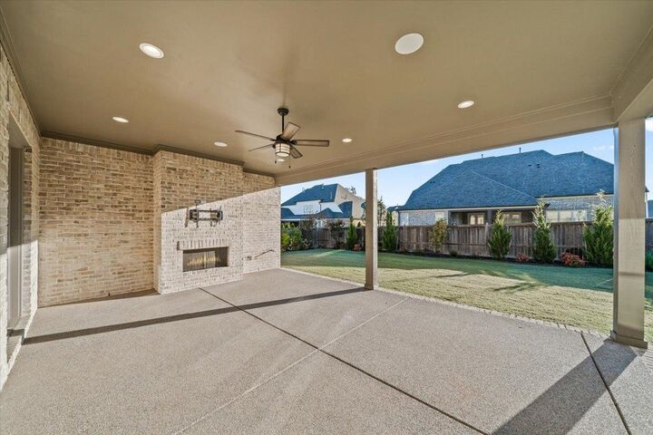 Property Photo: 1592 Exmoor Ln TN 38017