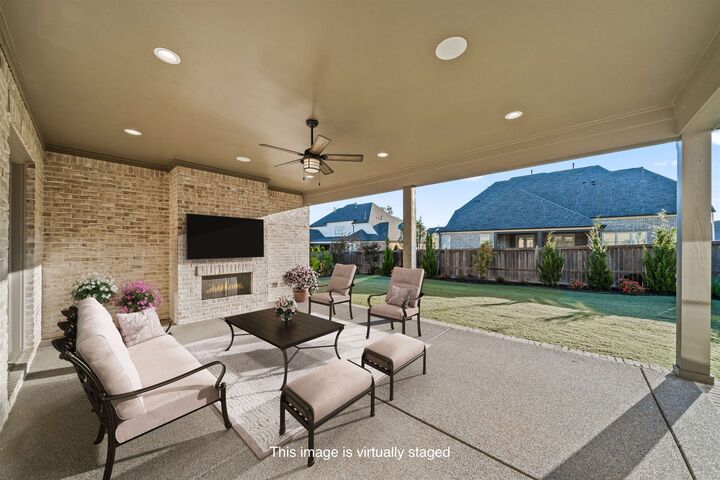 Property Photo: 1592 Exmoor Ln TN 38017