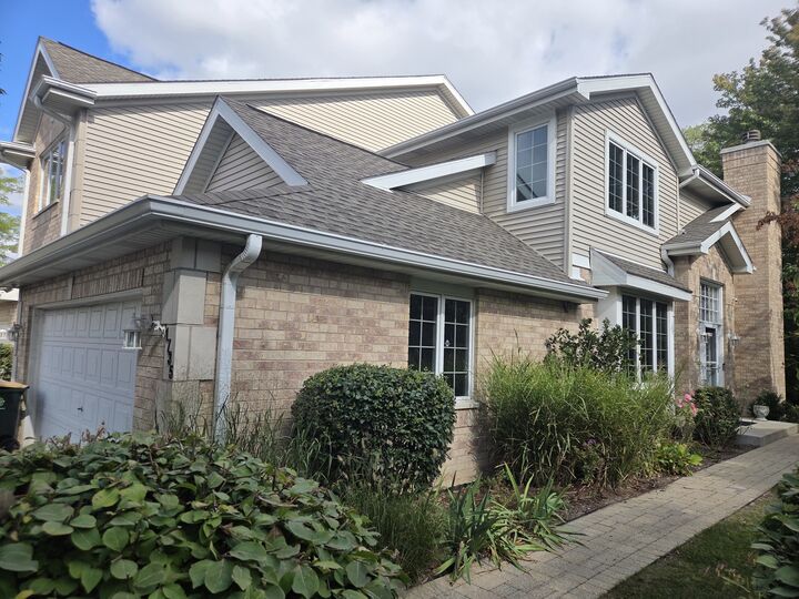 Property Photo: 1735 Park Ridge Point IL 60068