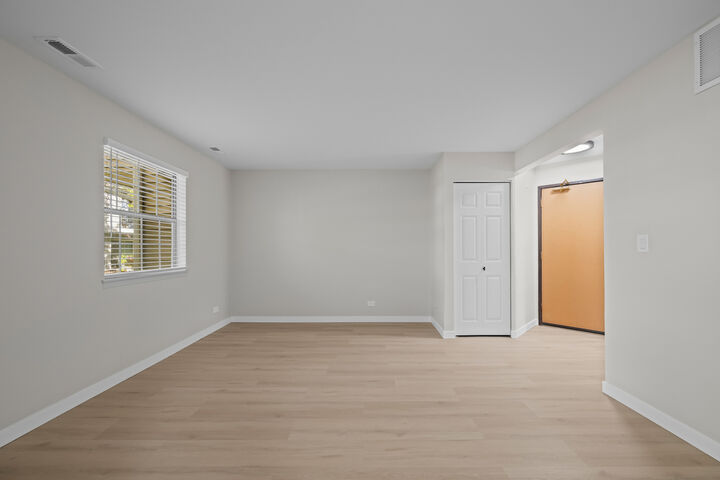 Property Photo: 556 E Shagbark Lane C IL 60107