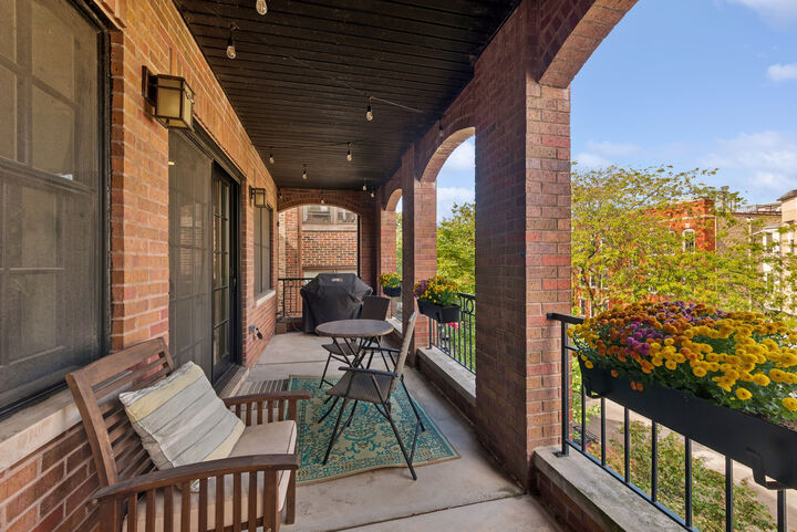 Property Photo:  627 W Buckingham Place 3  IL 60657