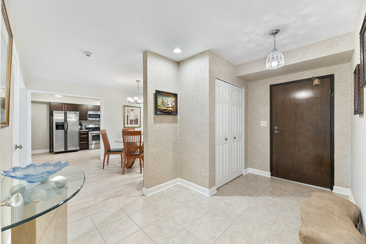 Property Photo:  4050 Dundee Road 205  IL 60062