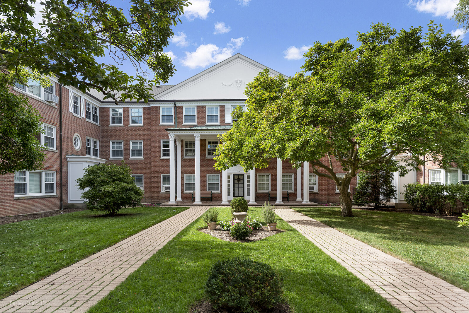 Property Photo:  1408 Hinman Avenue 2  IL 60201
