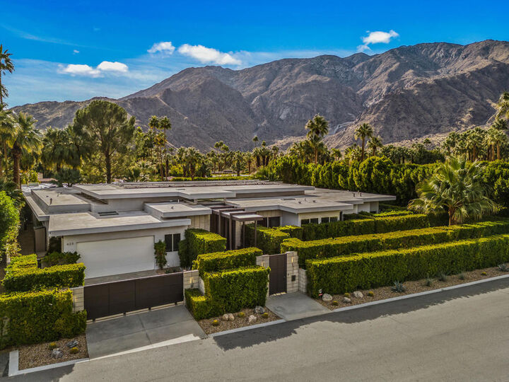 Property Photo: 425 S Via Las Palmas CA 92262