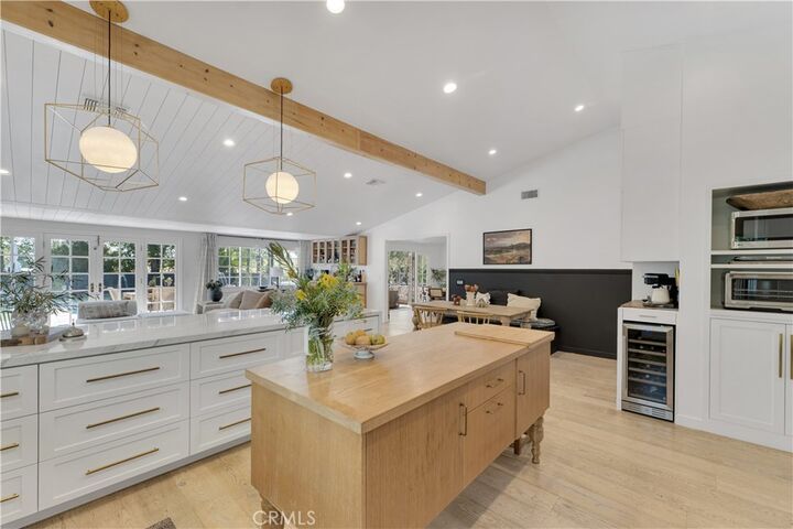 Property Photo:  5910 Pat Avenue  CA 91367 