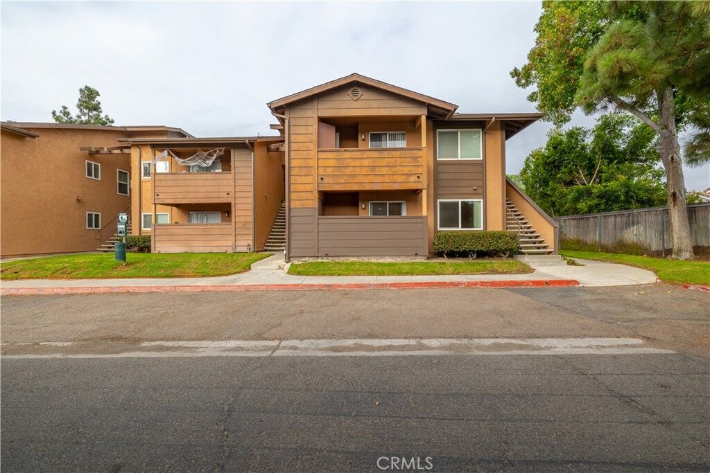 Property Photo:  517 Calle Montecito 91  CA 92057 