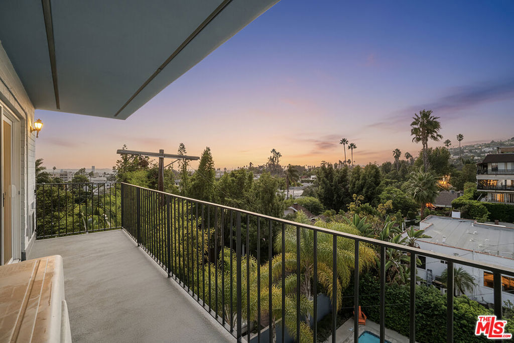 Property Photo: 7560 Hollywood Boulevard 310 CA 90046