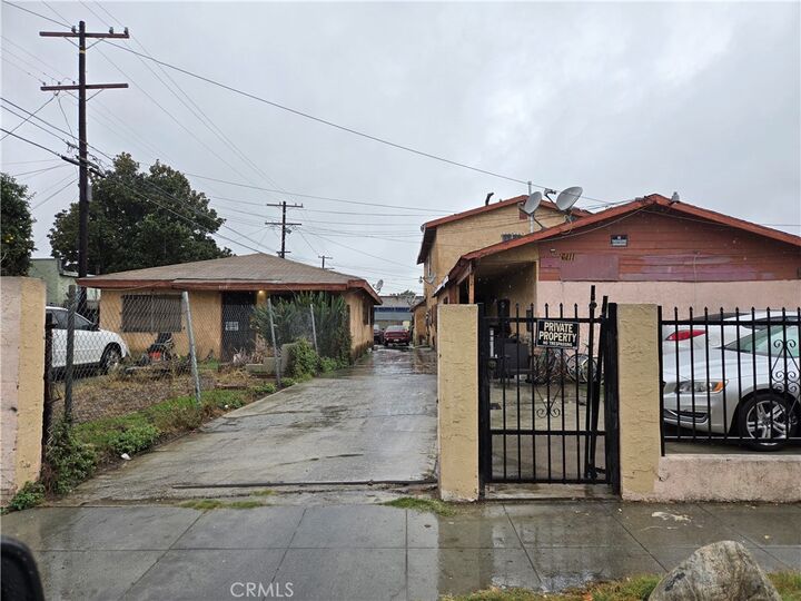 Property Photo:  6111 Menlo Avenue  CA 90044 