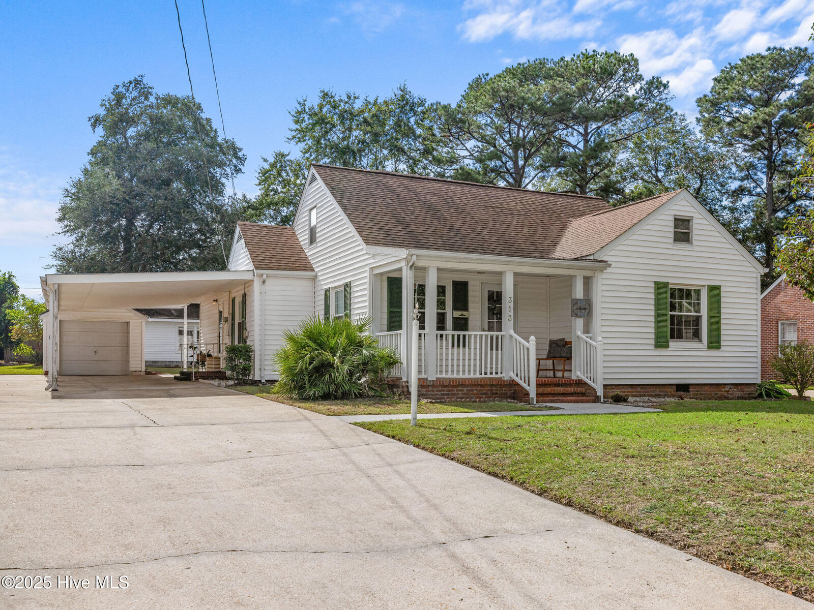 Property Photo:  313 Brentwood Avenue  NC 28540 