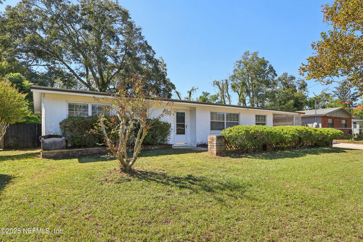 Property Photo: 588 Clermont Avenue S FL 32073