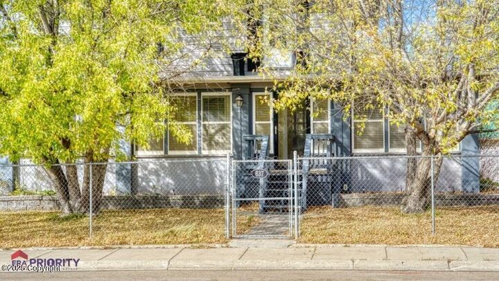 Property Photo: 637 Pine St - WY 82730
