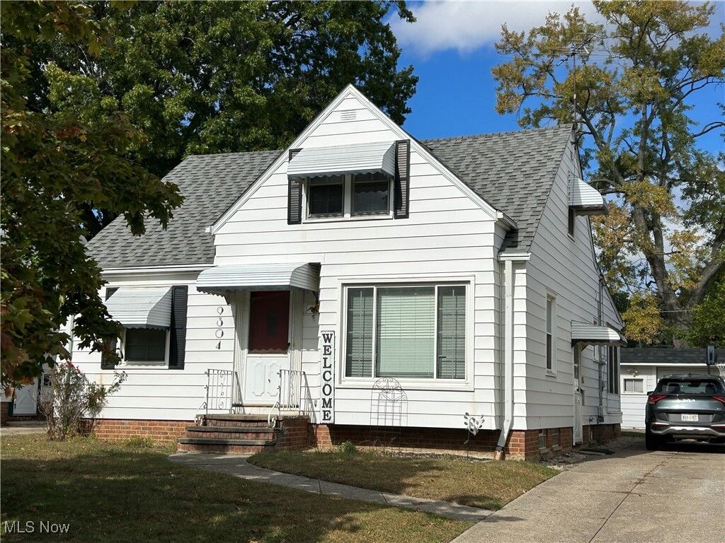 Property Photo: 9304 Torrance Avenue OH 44144