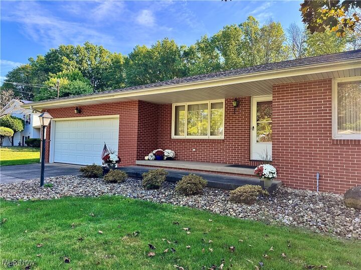 Property Photo: 2140 Howland Wilson Road NE OH 44484