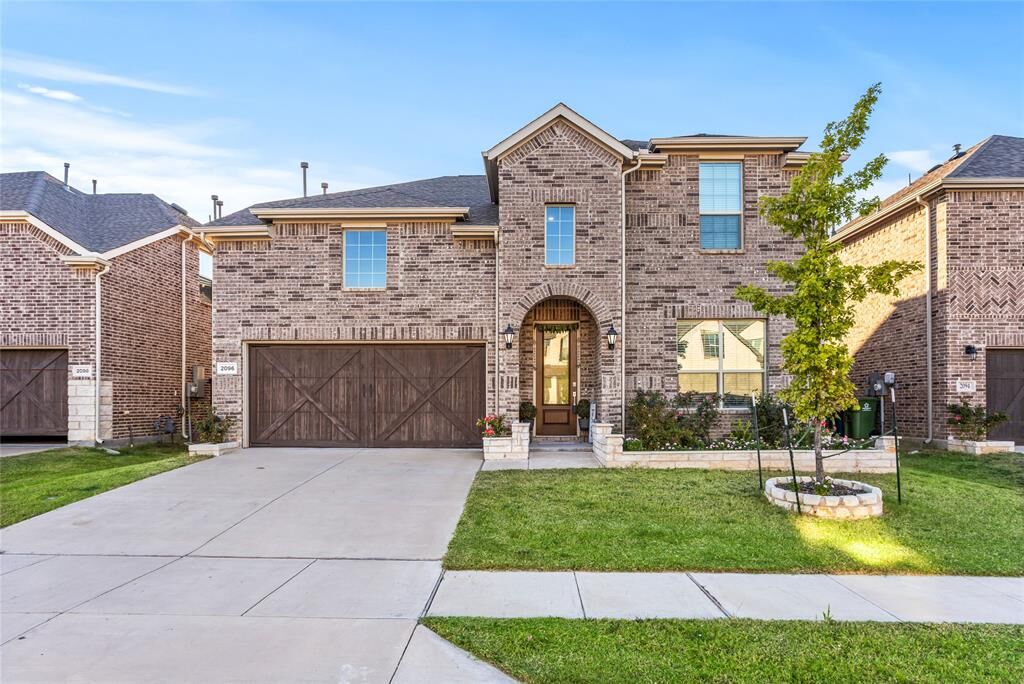 Property Photo: 2096 Creekbluff Circle TX 75010