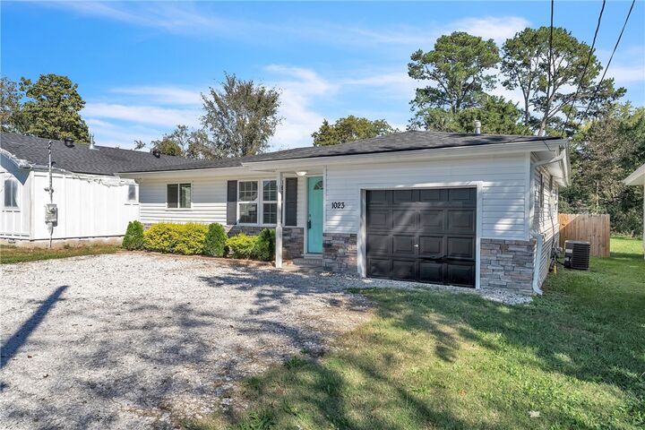 Property Photo: 1023 S B Street AR 72756