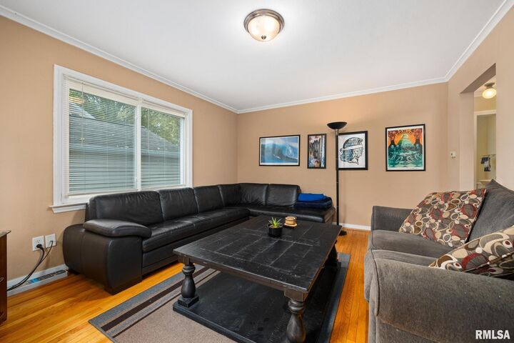 Property Photo: 3206 N Indiana Avenue IL 61603
